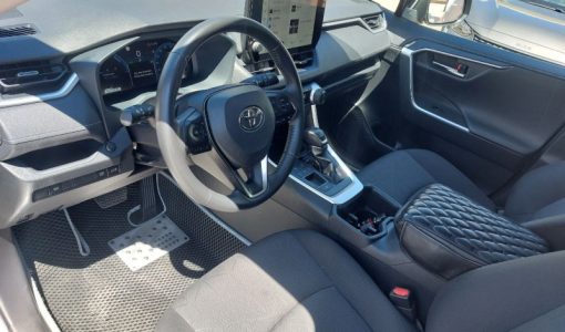 toyota-rav4_1-interior